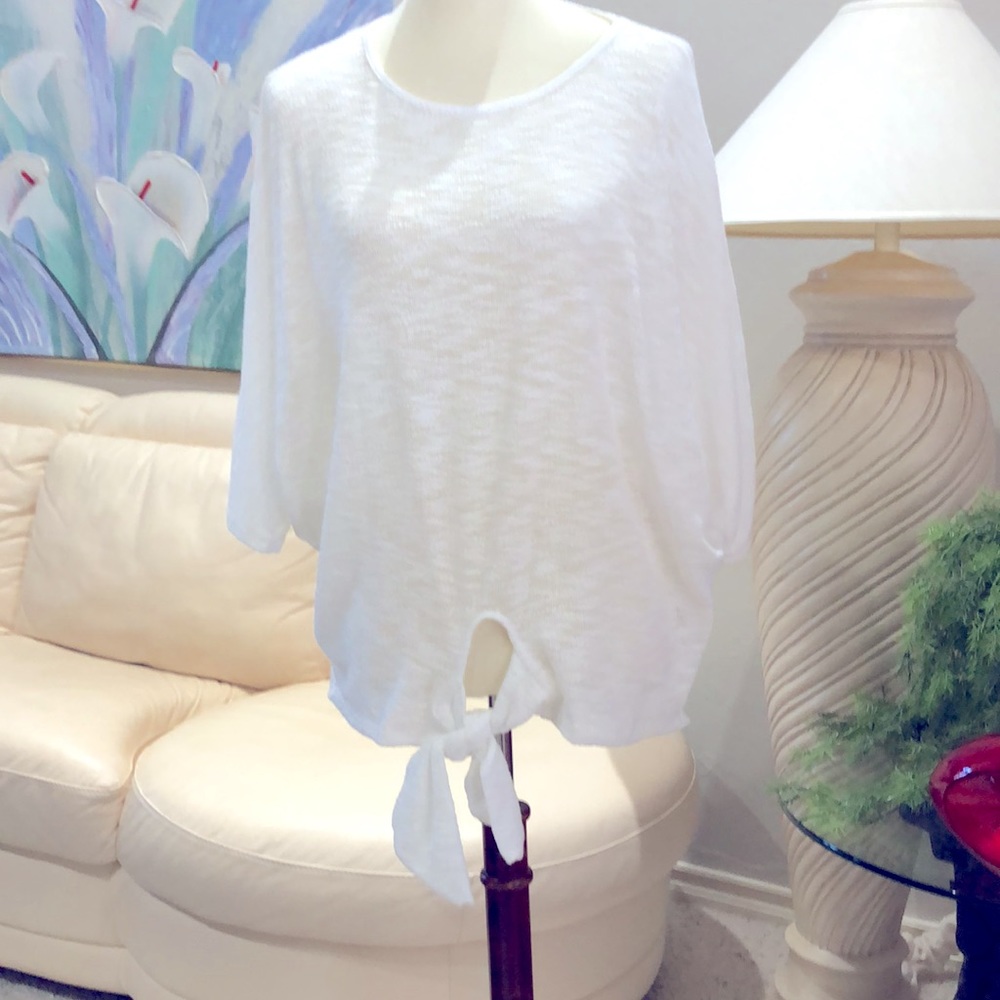 SZ M  Vine & Love WHITE TOP SHORT SLEEVE. NWT